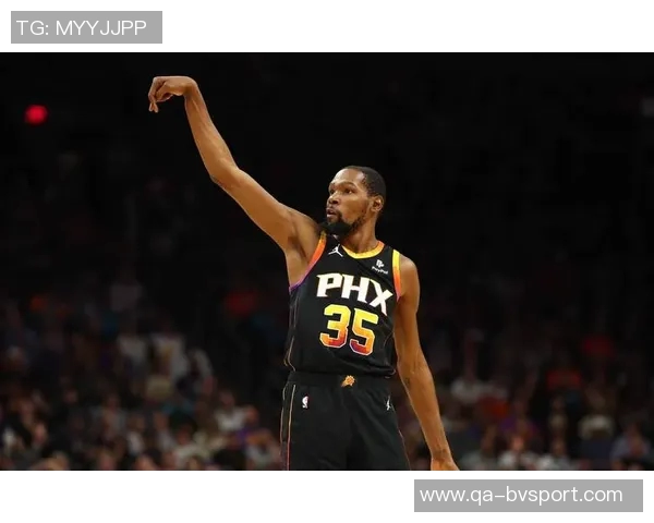 杜兰特赞替补席球员表现关键时刻助力球队逆转胜利 杜兰特赞替补席球员表现关键时刻助力球队逆转胜利