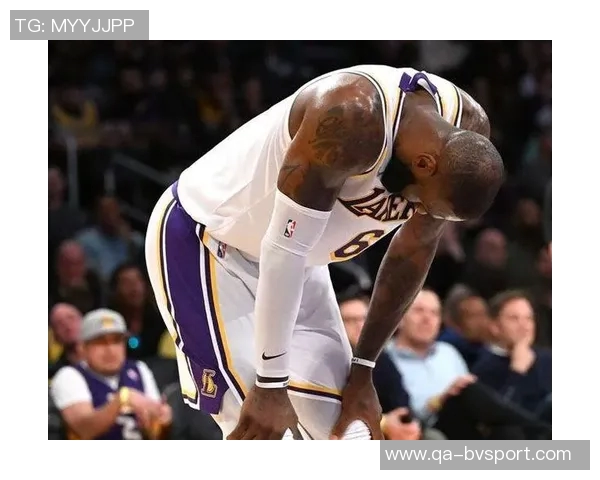 卡梅隆约翰逊膝伤严重痛苦倒地提前退场球迷心疼不已